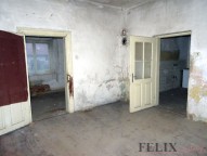 místnosti + okno do dvora