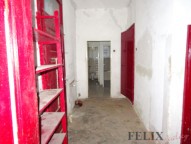 chodba+dveře na půdu a do koupelny