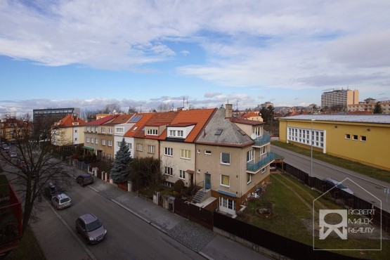 Výhled z obývacího pokoje a kuchyně