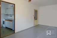 Obývací pokoj se vstupem do kuchyně