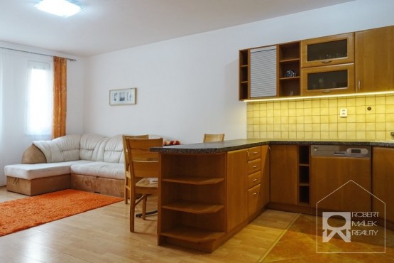 Obývací pokoj - pohled z předsíně