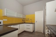 Kuchyňská linka s barovým pultem