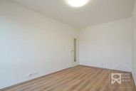 Ložnice - pohled od okna