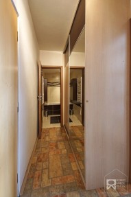 Předsíň s vestavěnou skříní