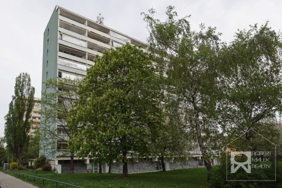 Pohled a okolí domu