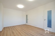 obývací pokoj - pohled od okna