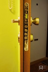 Bezpečnostní dveře v bytě