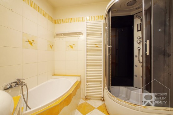 Koupelna + hydromasážní sprchový kout