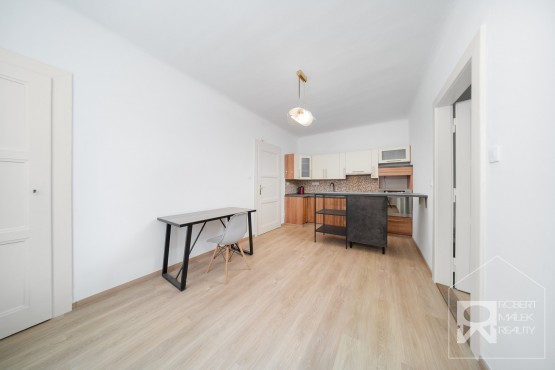 Obývací pokoj s kuchyňským koutem 1