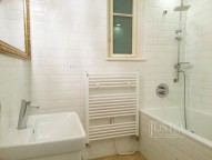 stylová koupelna s vanou, wc zvlášť