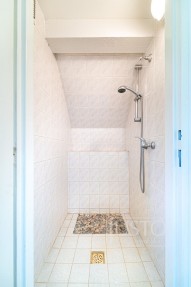 sprchový kout v 2. NP