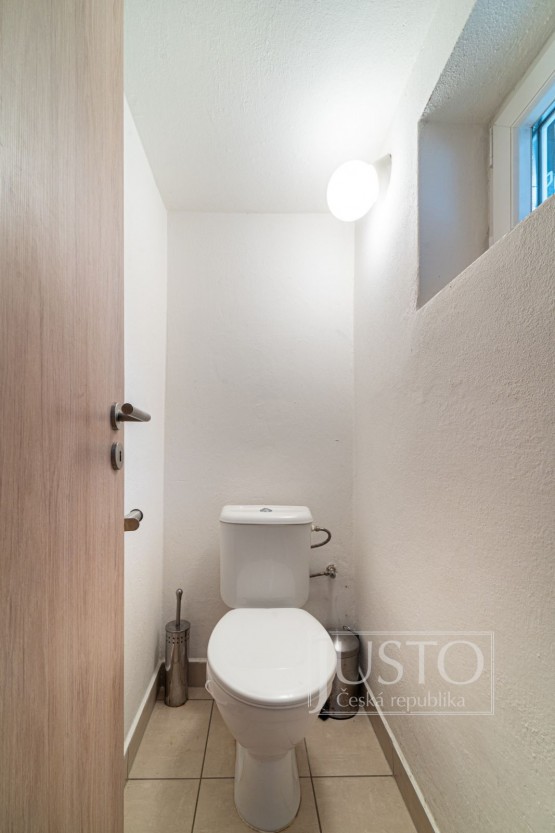 samostatné WC v 1. NP