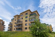 byt se nachází v 5. NP cihlového domu