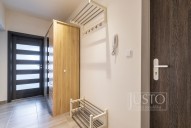 předsíň se skříní