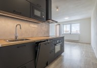 kuchyňská linka  s vestavěnými elektrospotřebiči