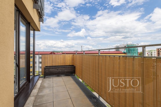 terasa v 5. NP s krásným výhledem