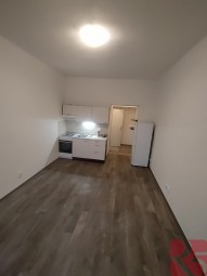 Pod rapidem, pokoj, kuchyň.jpg