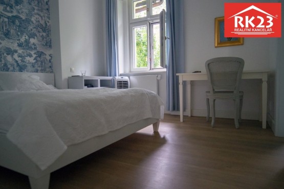 2nd floor bedroom