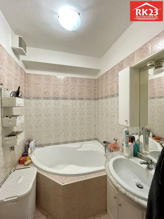 b503eb23-ee39-4482-b195-cf0cf2834261