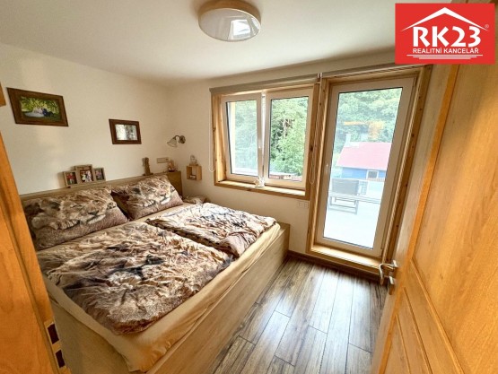 6bfdc8ae-3a47-4186-8caf-a9807bbc5e9e