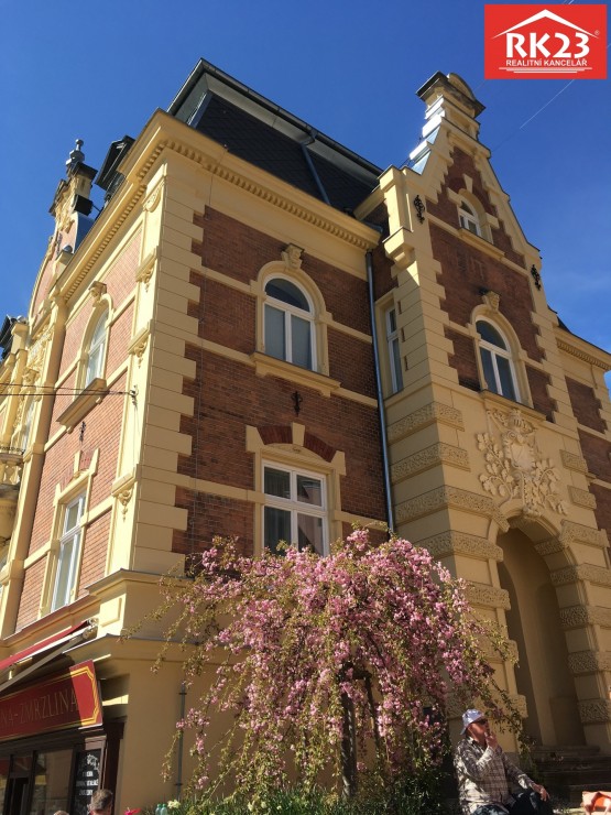 55698680-ED53-43C7-901D-E60C79565686