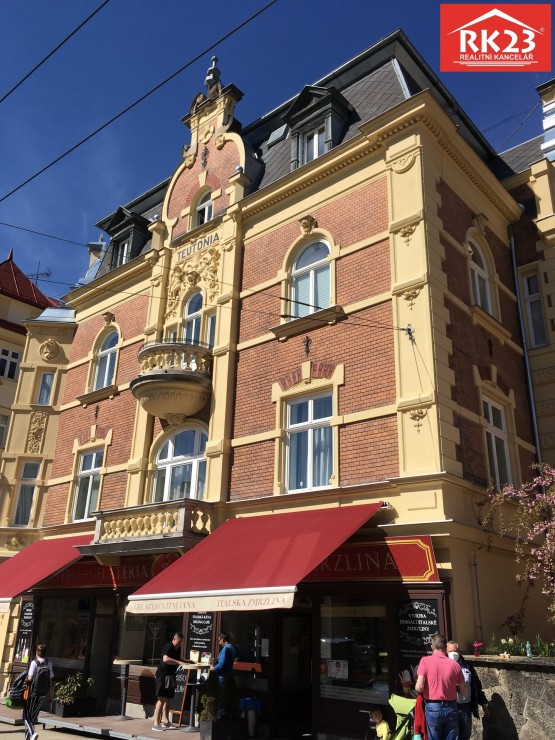 2A5A5DD1-E033-451F-B8E2-5439A61E1CEA