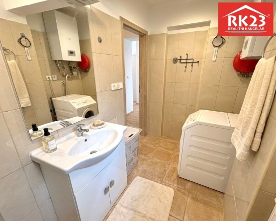 88374326-b116-4886-8623-eccf7a840649