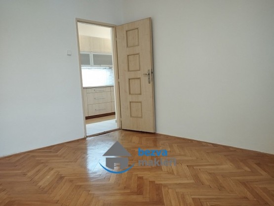 1000021098
