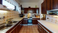 rd-velka-8742-pouchov-hradec-kralove-kitchen.jpg