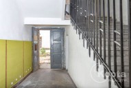 Přízemí - vstupní chodba, dveře do dvora, schody do 1.patra