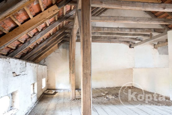 Podkroví - velký prostor pro vesstavbu - byty, kanceláře...apod