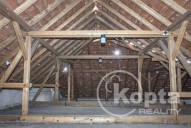 Podkroví - velký prostor pro vesstavbu - byty, kanceláře...apod