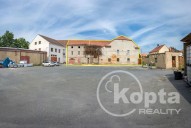 Pohled ze sousedního dvora