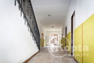 Přízemí - vstupní chodba z Mlýnské ulice, schody do 1.patra