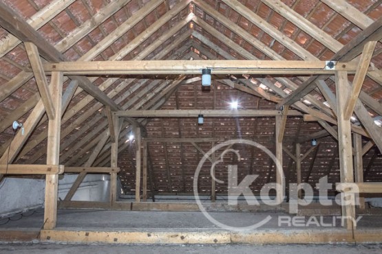 Podkroví - velký prostor pro vesstavbu - byty, kanceláře...apod