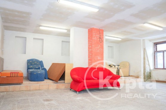 Přízemí - komerční prostor