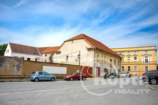 Objekt Touškov - pohled z Mlýnské ulice