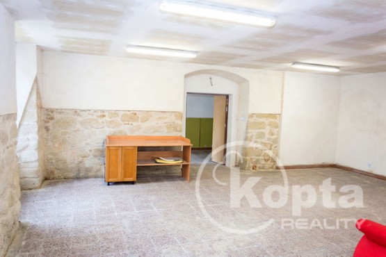 Přízemí - komerční prostor