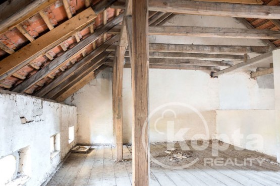 Podkroví - velký prostor pro vesstavbu - byty, kanceláře...apod