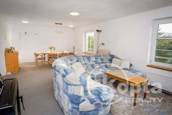 jídelna s obývacím pokojem