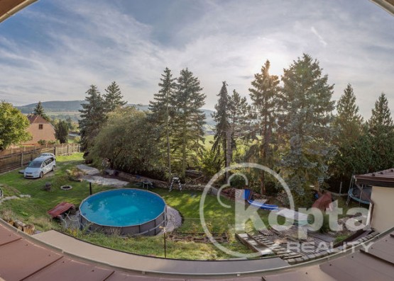 Panoramatická fotka z okna obýváku