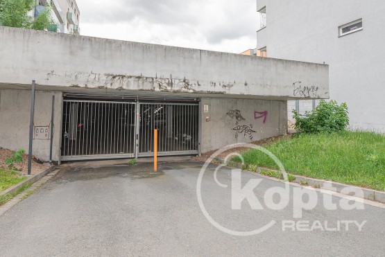 Vjezd na kryté parkovací stání