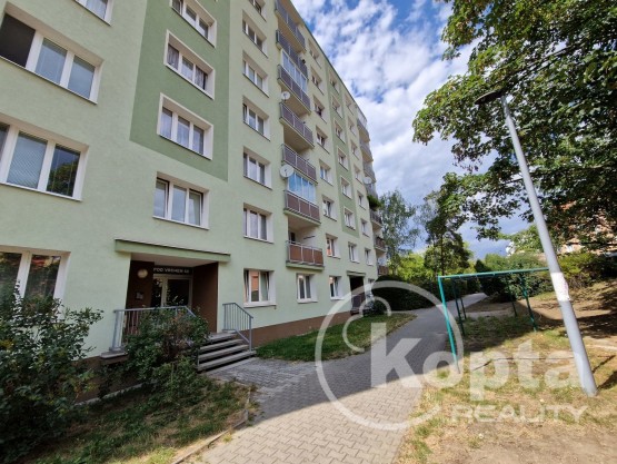 zadní bezbariérový vchod, výtah, Pod Vrchem 55, Plzeň - Lobzy