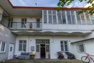 Pohled na dům ze dvora