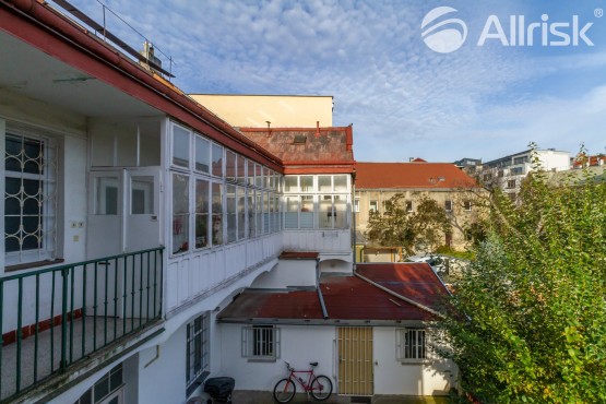 Vstup do bytu z pavlače