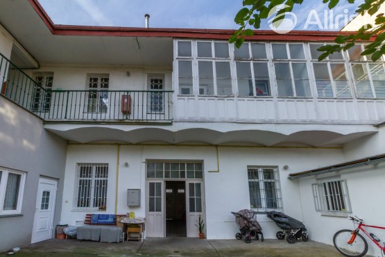 Pohled na dům ze dvora