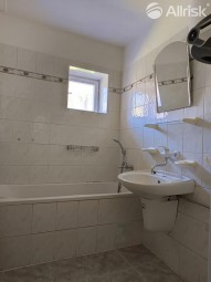 8b74fae0-e2d6-4804-9f4c-f2893fc3240b