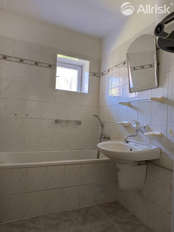 8b74fae0-e2d6-4804-9f4c-f2893fc3240b