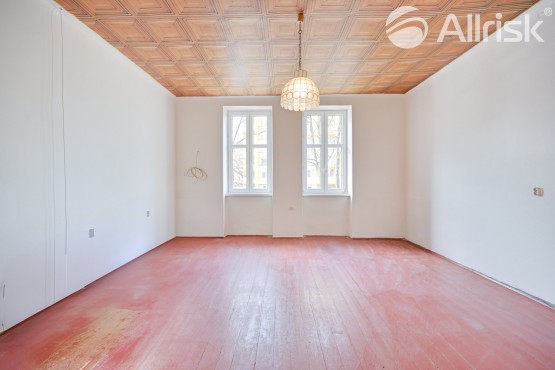 hdr 1 np pokoj 3 a bez nábytku