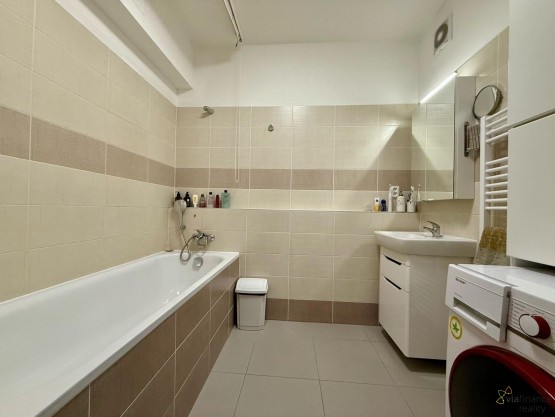 126a2ead-60dc-41c3-b7de-54d7126f7bab